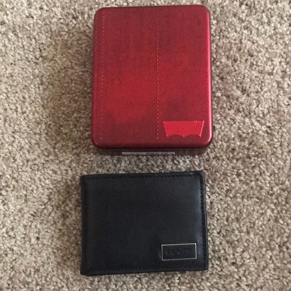 Men’s Levi’s wallet